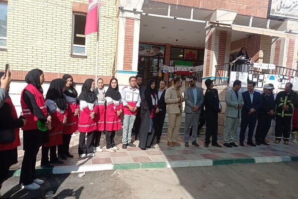 نمایش اقتدار و آمادگی در هفته پدافند غیرعامل در دبیرستان دخترانه اختر صدوقی پیشوا