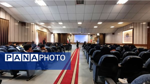 اولین نشست روسای تشکل‌های دانش‌آموزی مدارس سمپاد استان در دبیرستان فرزانگان ۲دوره دوم ناحیه۷ مشهد 