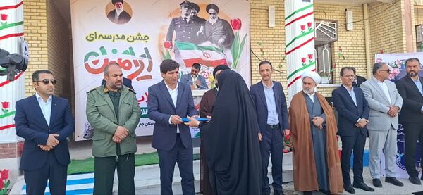 وقتی مدرسه صحنه انقلاب شد؛ زنگی که با سرود و افتخار نواخته شد