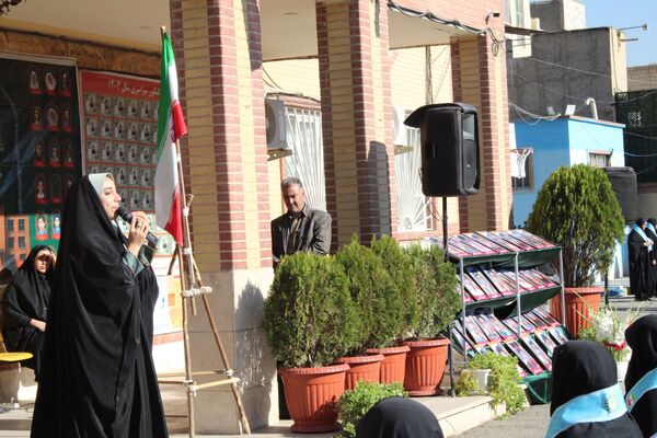 جوشش غیرت و همدلی دانش‌آموزان رباط‌کریم در مراسم وطن‌یار