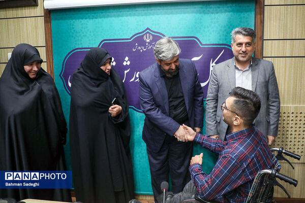 مراسم تجلیل از دانش آموز خبرنگاران شهر تهران