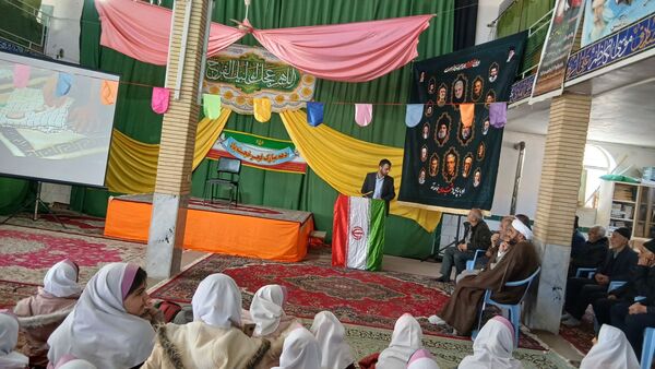 حضور پرشور دانش آموزان و اقشار مردم در جشن 22بهمن روستای سرتشنیز 