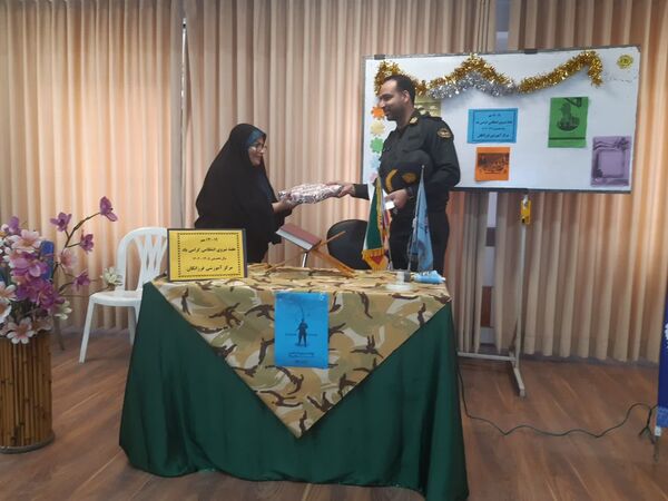 گرامیداشت هفته نیروی انتظامی در دبیرستان فرزانگان قائمشهر