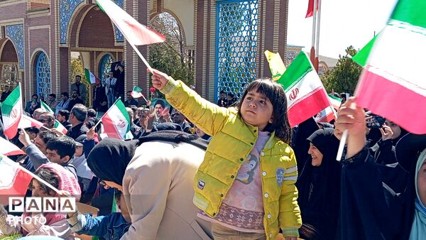 اجتماع باشکوه دانش‌آموزان چهارمحال و بختیاری در گلزار شهدای شهرکرد