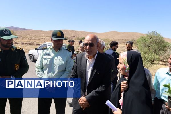 بازدید مدیرکل آموزش و پرورش استان یزد از آموزشگاه شهید نواب صفوی بهاباد