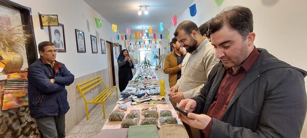 برپایی بازارچه دست سازه‌ها در کانون شهید مطهری سملقان