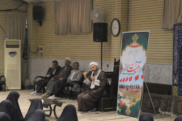 اعزام نخستین گروه از دختران دانش‌آموز ناحیه یک قم به اردوی راهیان نور