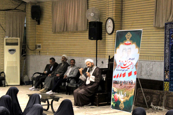 اعزام نخستین گروه از دختران دانش‌آموز ناحیه یک قم به اردوی راهیان نور