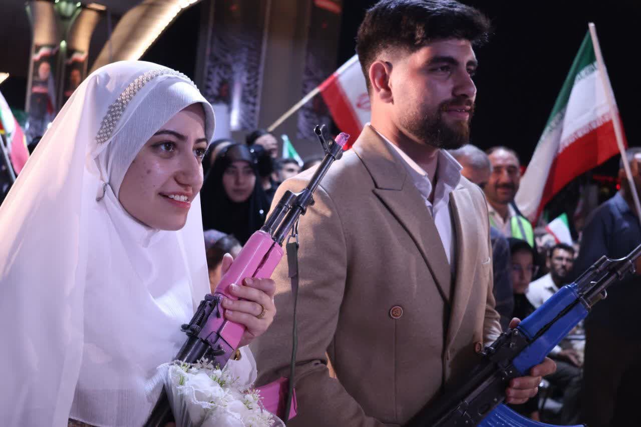 جشن ازدواج ۱۴ زوج جوان در میدان معلم شیراز - 2