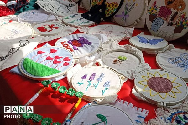 نمایشگاه کار و فناوری در دبیرستان نشاط بهارستان‌دو