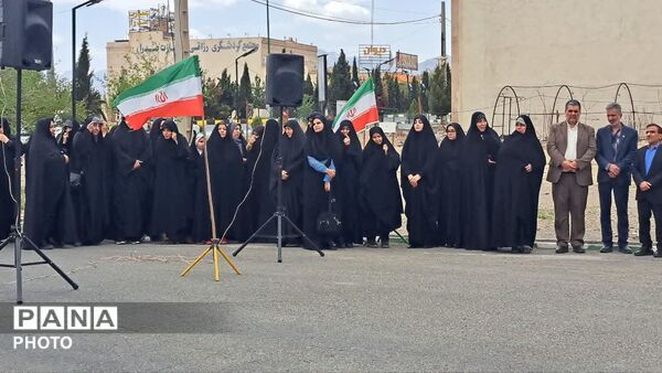 آیین اهتزاز پرچم امام رضا(ع) و رونمایی از دیوارنگاره کودکان میناب در شهر کهک