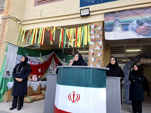 زنگ مهر در دبیرستان شاهد تقوا پیشگان ناحیه ۴ مشهد نواخته شد