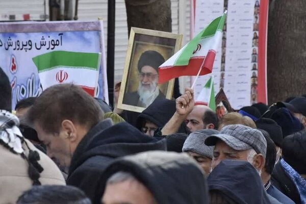 ایستادگی و حضور گرم مردم دماوند در راهپیمایی ۲۲ بهمن