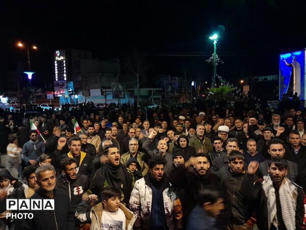 تصاویری از اجتماع شبانه مردم شهرستان کوهدشت کوهدشت در شب چهاردهم