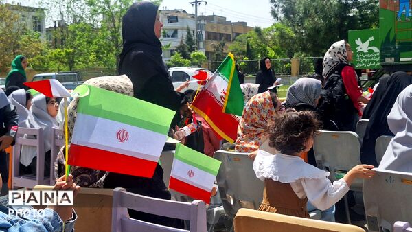 هم صدا با دختران شهید مینابی در روز دختر