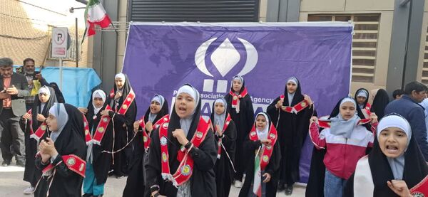 غرفه خبرگزاری پانا، وعده دیدار دانش‌آموزان در راهپیمایی 22 بهمن