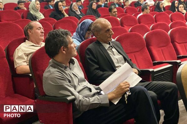 تجلیل از نویسندگان نوجوان ورامین به مناسبت روز شعر و ادب فارسی