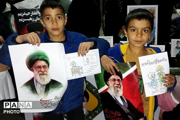 عهد معلمان و دانش‌آموزان با رهبر شهید در موکب فرهنگیان