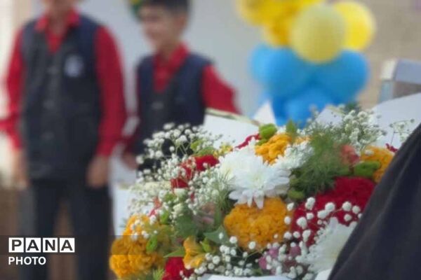 آغاز سال تحصیلی در مدرسه غیردولتی ایمان بجنورد با اجرای گارد پرچم