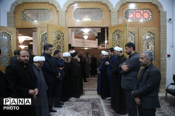 مراسم بزرگداشت رهبر شهید انقلاب در حرم حضرت معصومه(س)
