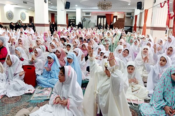 آیین جشن تکلیف دانش‌آموزان دختر شهرستان پردیس در فضایی معنوی و باشکوه