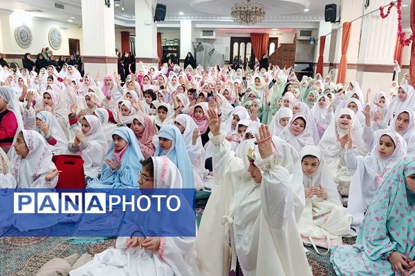 آیین جشن تکلیف دانش‌آموزان دختر شهرستان پردیس در فضایی معنوی و باشکوه