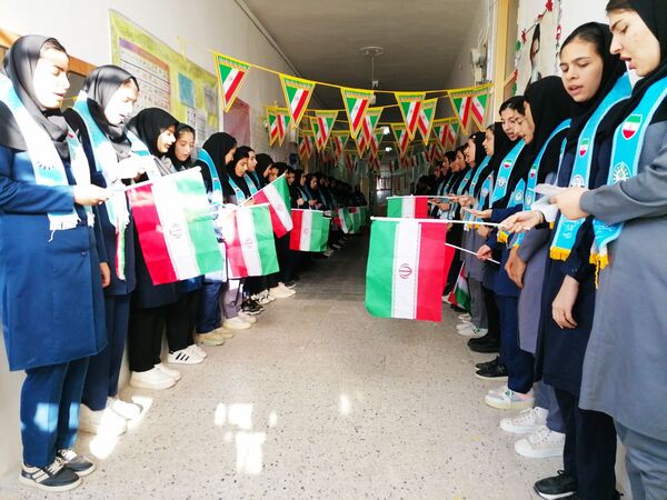 جشن انقلاب در دبیرستان حضرت فاطمه (س) و هنرستان عفاف، شهر تیتکانلو