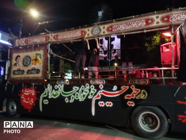 نیشابور در سوگ؛ حضور پرشور مردم در مسجد جامع برای شب چهارم محرم