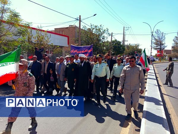 قدمی هم‌سنگر ایمان؛ از مدرسه تا صف نماز جمعه