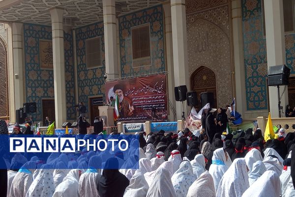 حضور پرشور دختران زینبی در تجمع دانش‌آموزی حمایت از جبهه مقاومت اسلامی