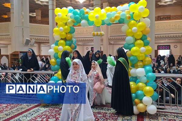 برگزاری جشن ۱۰۰۰ دانش‌آموز دختر روزه اولی در شیراز