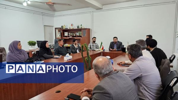 جلسه هم‌اندیشی رئیس سازمان دانش‌آموزی استان با مدیران مدرسه