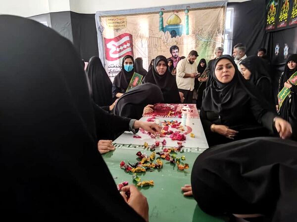 استقبال پرشور از شهید گمنام در هنرستان زهرای مرضیه بندرعباس