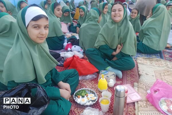 جشن تخم‌مرغ در حیاط مدرسه