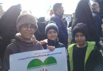رنگین کمان همدلی در راهپیمایی 22 بهمن گلوگاه
