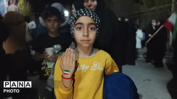 نقش زیبای پرچم ایران بر دستان کودکان حاج قاسم 