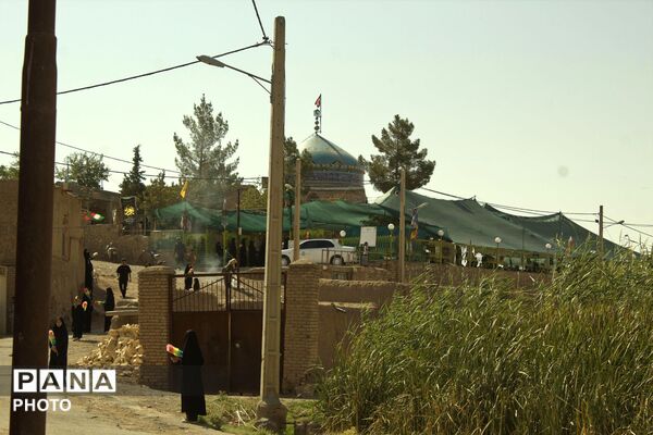 پیاده روی ۱۱ کیلومتری عاشقان رضوی در آخرین روز ماه صفر به سمت آستان مقدس  امامزاده حمزه بن موسی (ع)