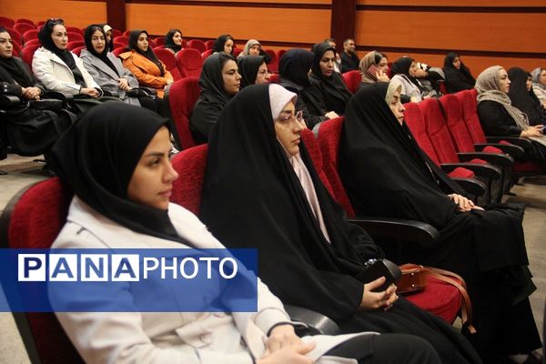 نشست روسای انجمن اولیاء و مربیان مدارس بهارستان‌دو