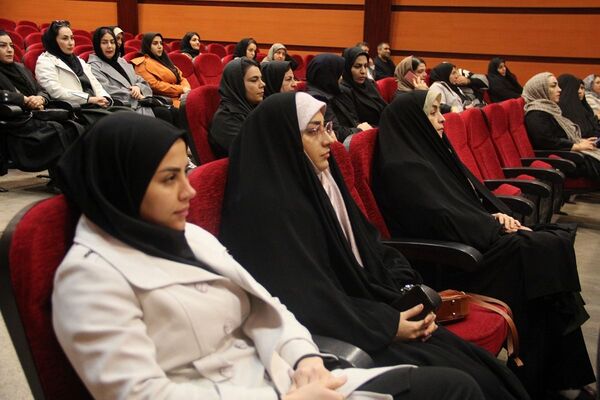 نشست روسای انجمن اولیاء و مربیان مدارس بهارستان‌دو