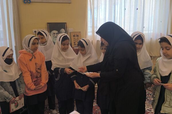طنین هفته کتاب در دبستان وحیدکیهانی