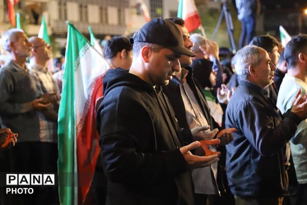 حضور پررنگ اداره آموزش و پرورش در راهپیمایی میدان انقلاب