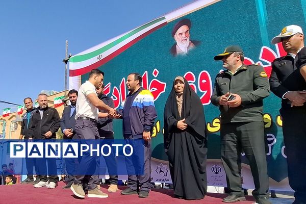  همایش بزرگ پیاده روی خانوادگی در نسیم‌شهر 