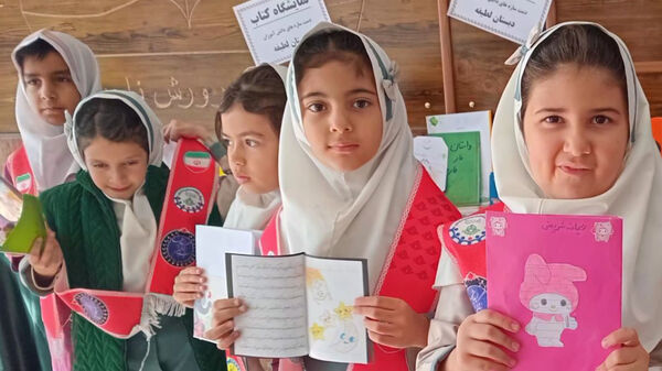 برپایی نمایشگاه کتاب‌های تألیفی و تصویرگری‌شده دانش‌آموزان در دبستان لطیفه