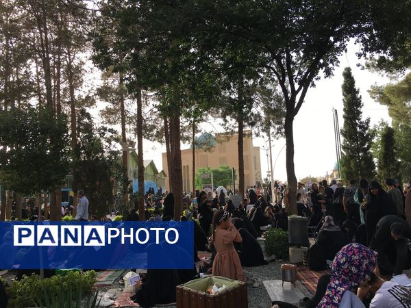 برپایی مراسم دعای عرفه در گلستان شهدای اصفهان