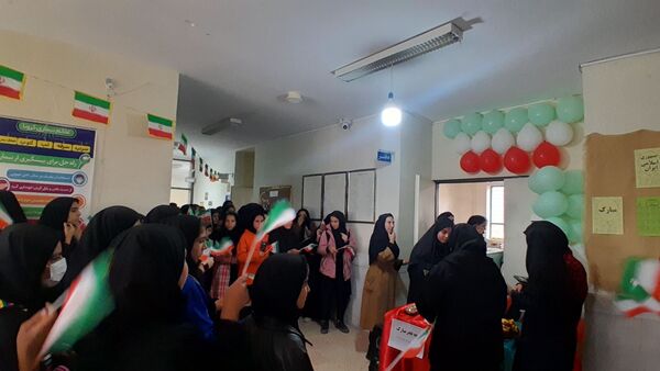 جشن دهه فجر و نیمه شعبان در دبیرستان سبحان و مائده شلیل