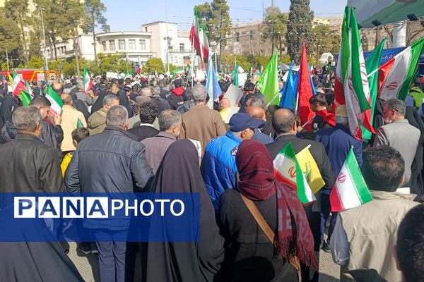 حضور با شکوه مردم، رسیدن به اوج بلندی و قدرت