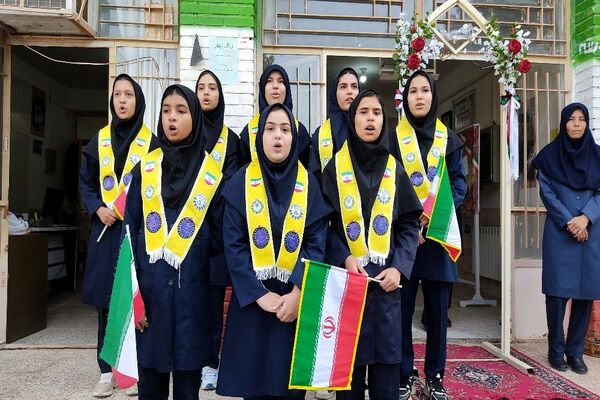 آغاز سال تحصیلی جدید و گرامیداشت هفته دفاع مقدس در دبیرستان شهید مجید دهنوی نیشابور
