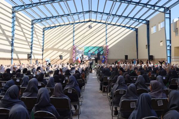 مراسم جشن ملی عاطفه‌ها در دبیرستان دخترانه شهید دکتر پاکنژاد یزد 