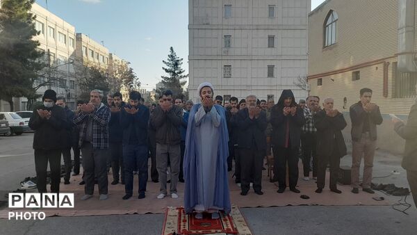  اقامه نماز باشکوه عید فطر در مسجد قائم‌المهدی جاهدشهر