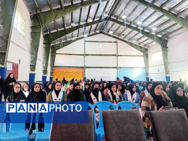 گردهمایی دختران نسل سلیمانی در دبیرستان فاطمه الزهرا(س) 